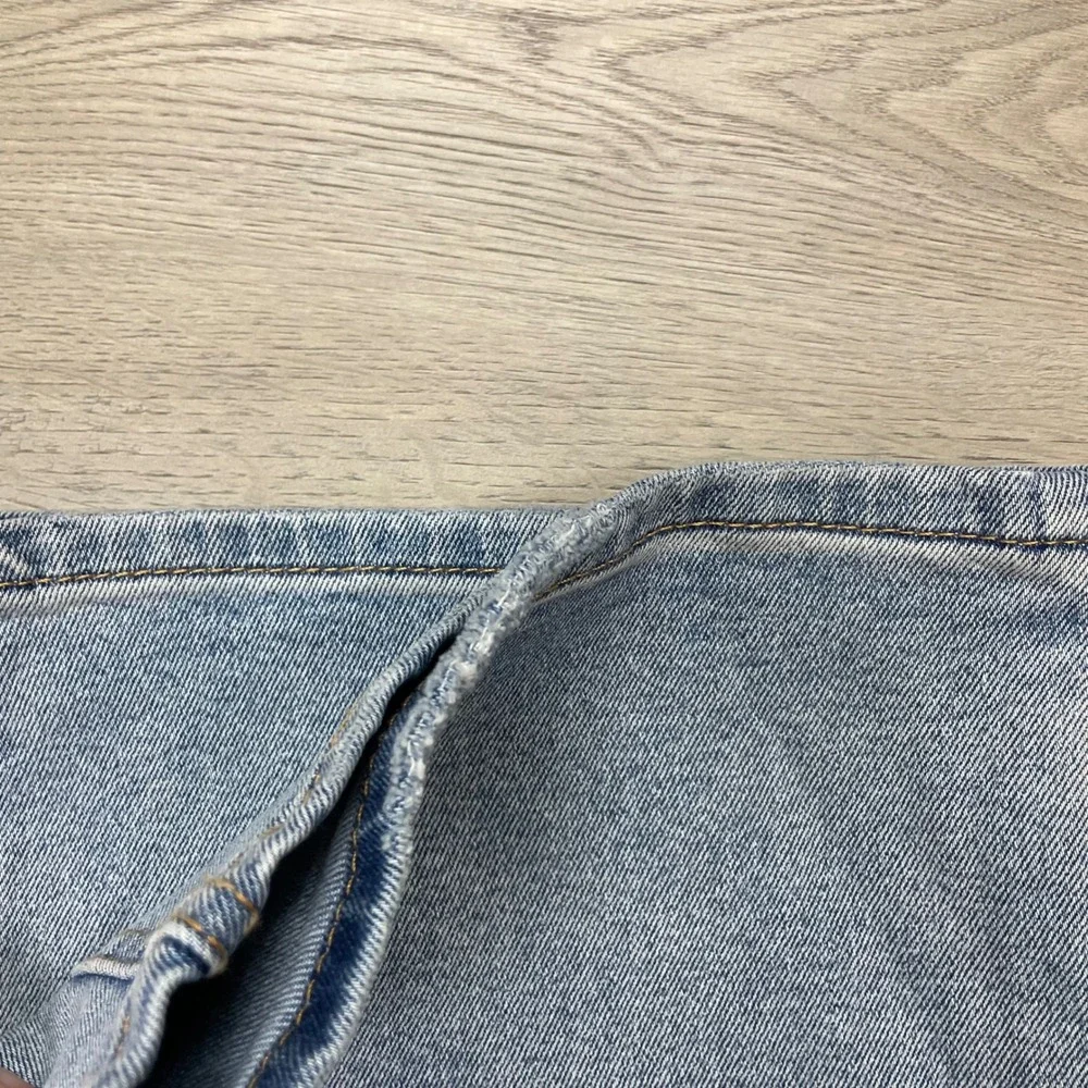 Levi's 541 Athletic Taper Jeans Mens 42x32 Light Wash Stretch Distressed